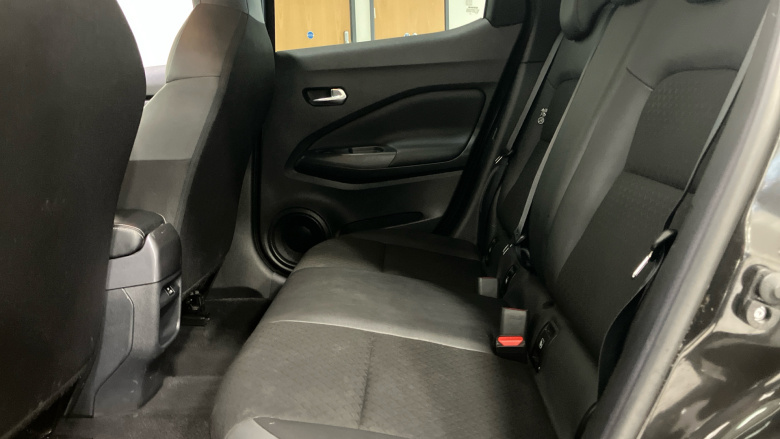 Nissan Juke 1.0 DiG-T 114 N-Connecta 5dr Petrol Hatchback